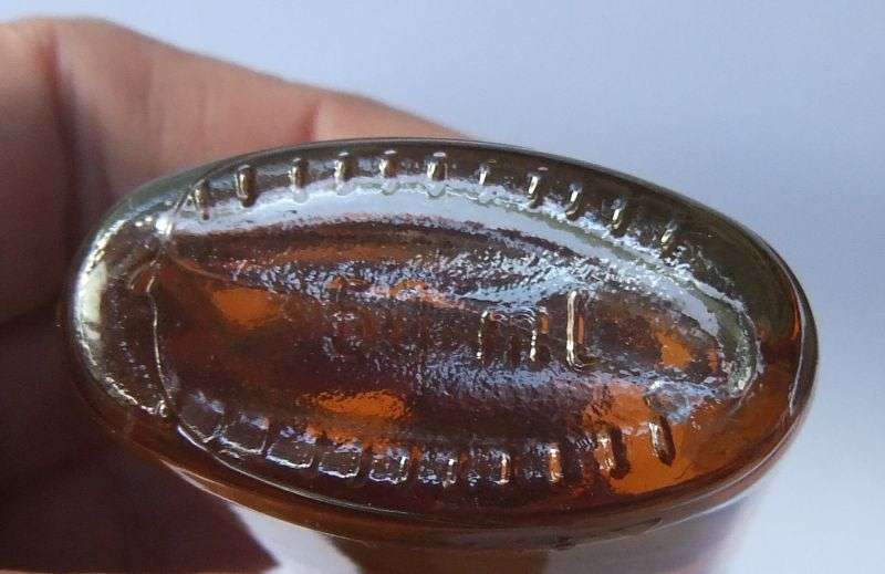 SOUTH AFRICAN !! SEALED !! 50 ML VINTAGE MINIATURE !! 43 % ALCOHOL ...""RICHELIEU"" LIQUEUR BRANDY