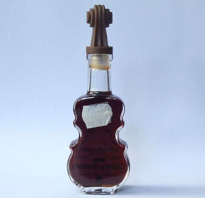 SEALED !! 40 ML VINTAGE MINIATURE !! 22.5 % ALCOHOL ...""CHERRY BRANDY"" BY NANNERL !! COLLECTABLES