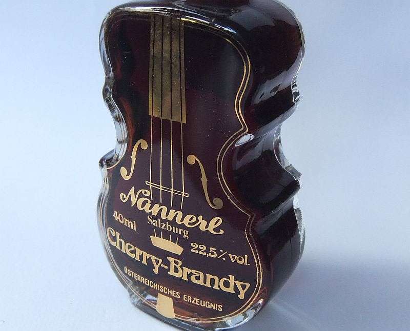 SEALED !! 40 ML VINTAGE MINIATURE !! 22.5 % ALCOHOL ...""CHERRY BRANDY"" BY NANNERL !! COLLECTABLES