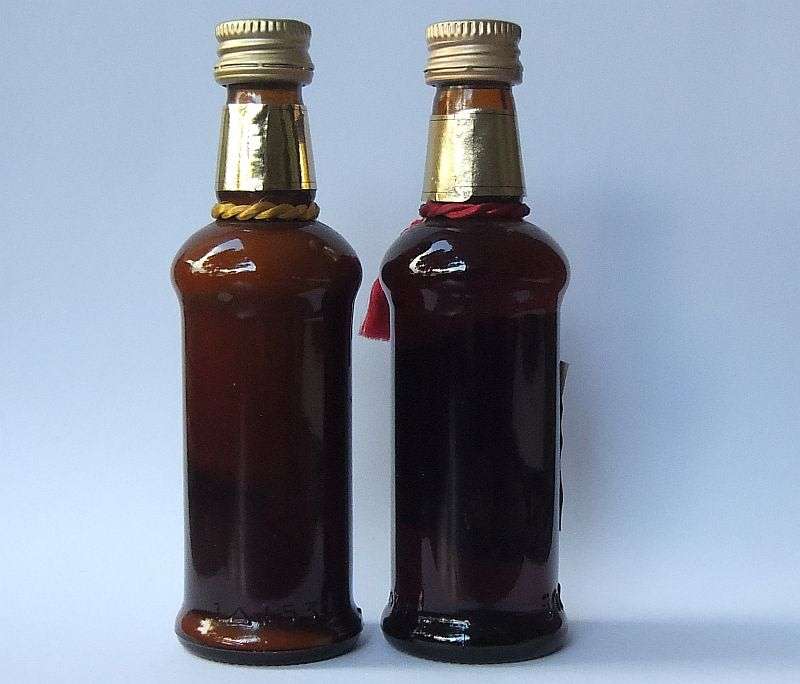 SEALED !! 2 X 50 ML VINTAGE MINIATURE !! 17 % ALCOHOL ...AMARULA CREAM & LIQUEUR !! BID FOR BOTH