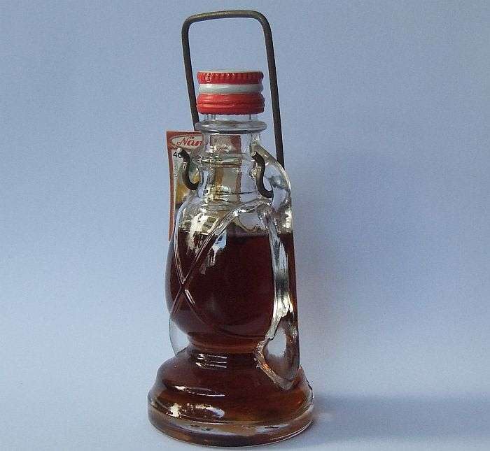 SEALED !! 40 ML VINTAGE MINIATURE !! 22.5 % ALCOHOL ..."NANNERL" PEAR LIQUEUR