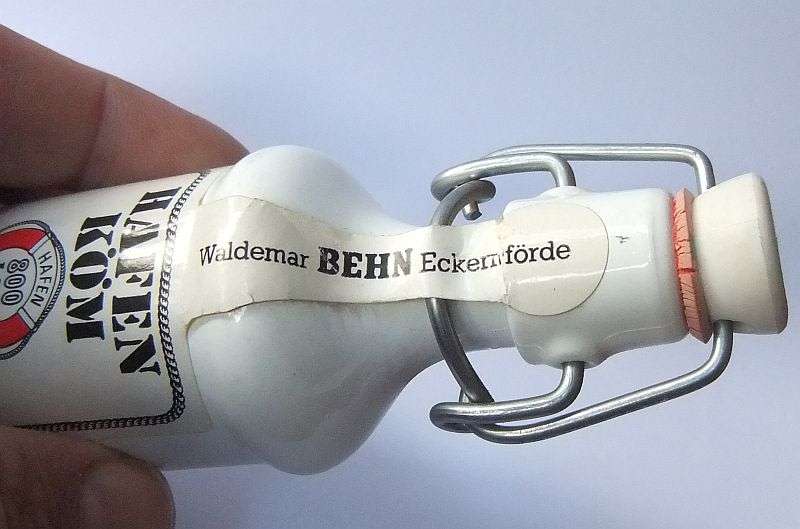 SEALED !! 40 ML VINTAGE MINIATURE !! 32 % ALCOHOL ..." HAFEN KOM " GERMAN LIQUEUR