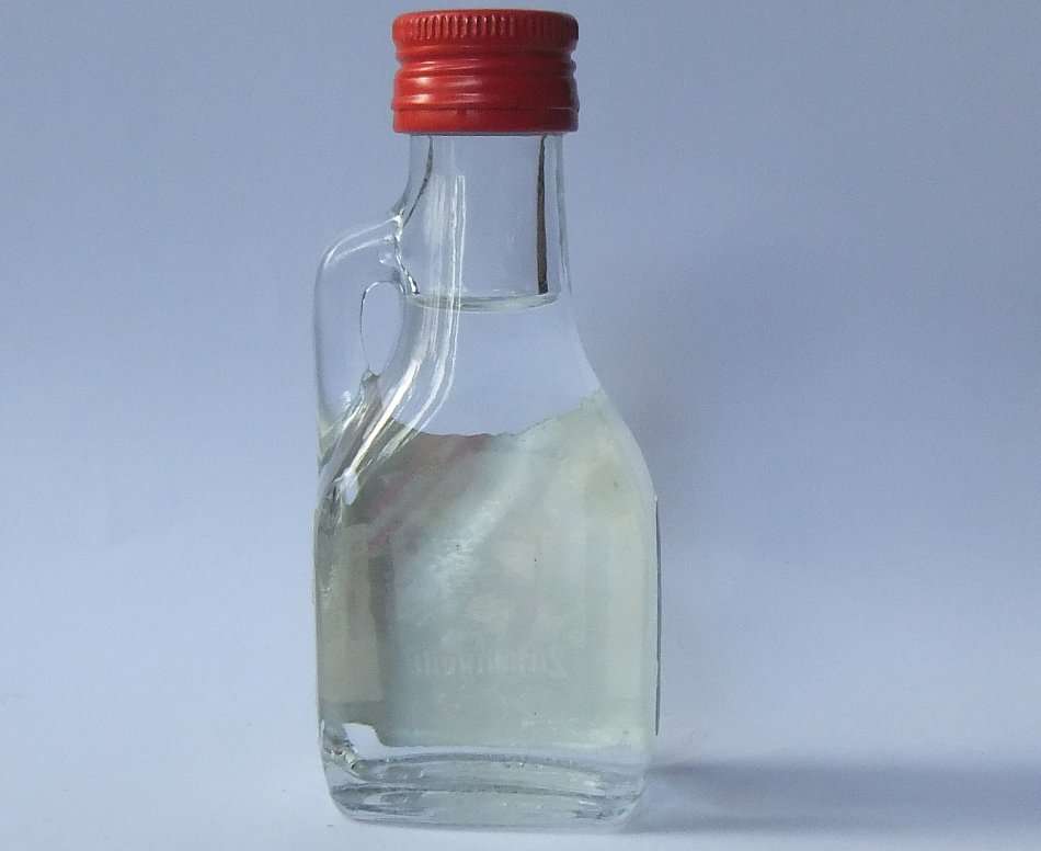 SEALED !! 40 ML VINTAGE MINIATURE !! 38 % ALCOHOL.."ZIRBENGEILT"Swiss stone pine seed herbal extract