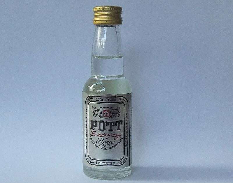 SEALED !! 40 ML VINTAGE MINIATURE !! 40 % ALCOHOL ..."" POTT ""  RUM , YUM