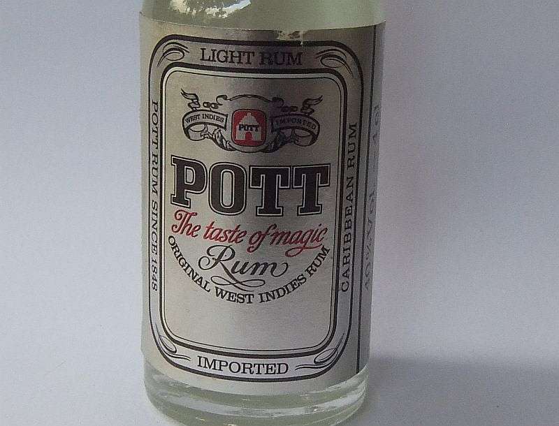 SEALED !! 40 ML VINTAGE MINIATURE !! 40 % ALCOHOL ..."" POTT ""  RUM , YUM