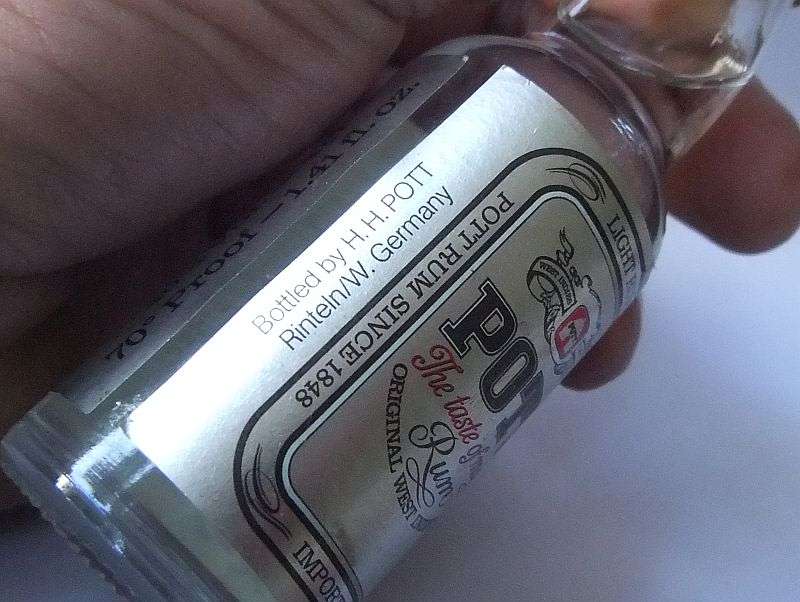 SEALED !! 40 ML VINTAGE MINIATURE !! 40 % ALCOHOL ..."" POTT ""  RUM , YUM