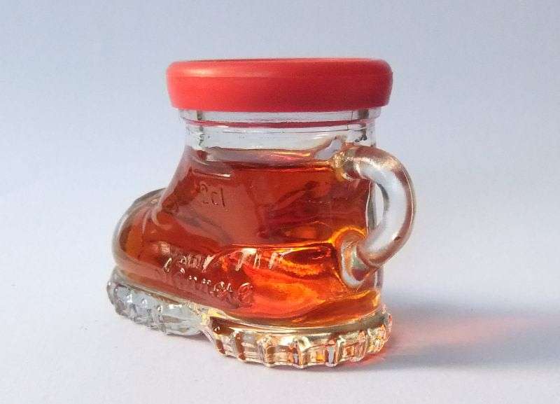 SEALED !! 20 ML VINTAGE MINIATURE !! 22.5 % ALCOHOL ..."NANNERL" CHERRY BRANDY LIQUEUR