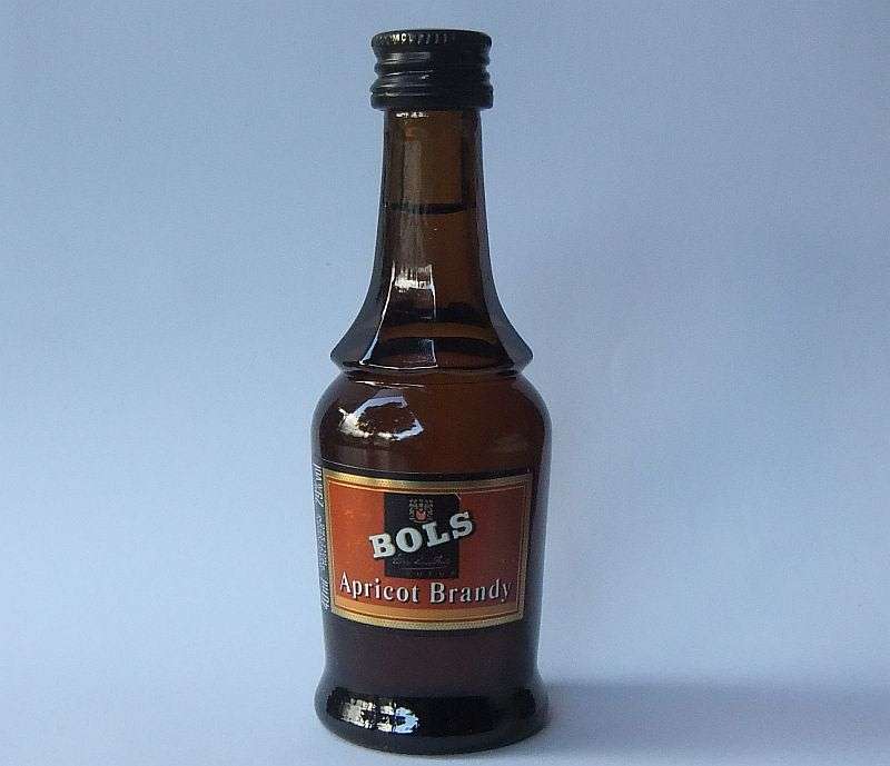 SEALED !! 40 ML VINTAGE MINIATURE !! 29 % ALCOHOL ..."BOLS" APRICOT BRANDY