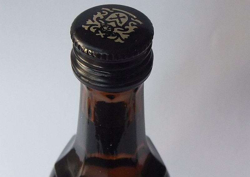 SEALED !! 40 ML VINTAGE MINIATURE !! 29 % ALCOHOL ..."BOLS" APRICOT BRANDY