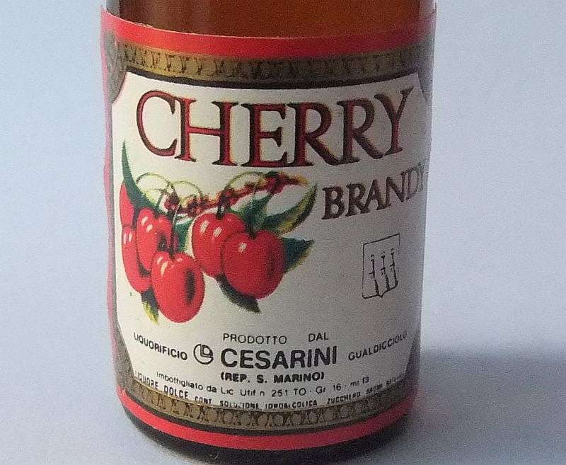 SEALED !! 16 ML VINTAGE MINIATURE !! UNKNOWN % ALCOHOL ..."CHERRY BRANDY" ITALIAN