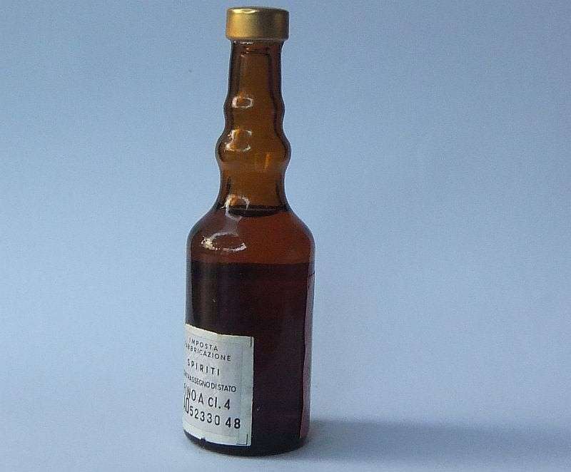 SEALED !! 16 ML VINTAGE MINIATURE !! UNKNOWN % ALCOHOL ..."CHERRY BRANDY" ITALIAN