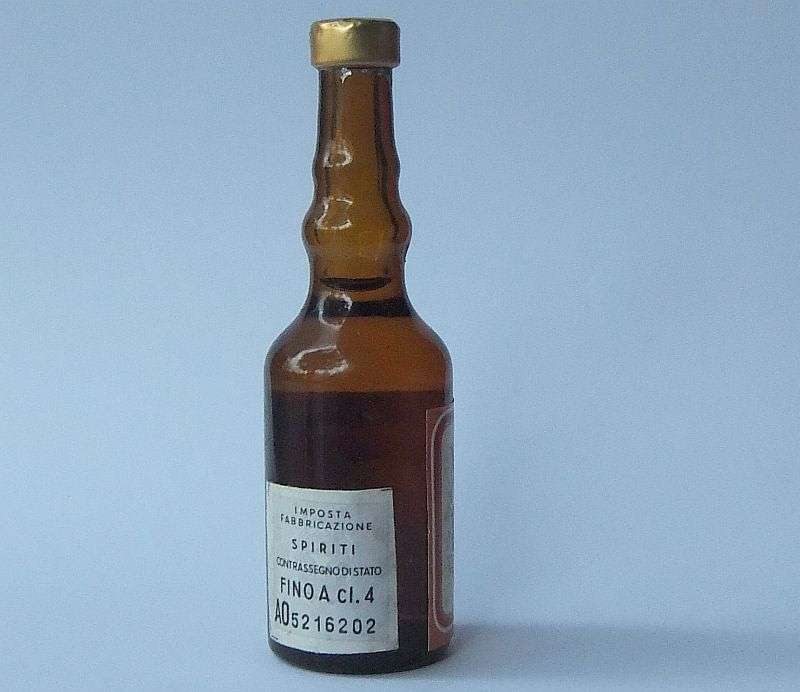 SEALED !! 16 ML VINTAGE MINIATURE !! UNKNOWN % ALCOHOL ..."NOUGAT CREAM" ITALIAN