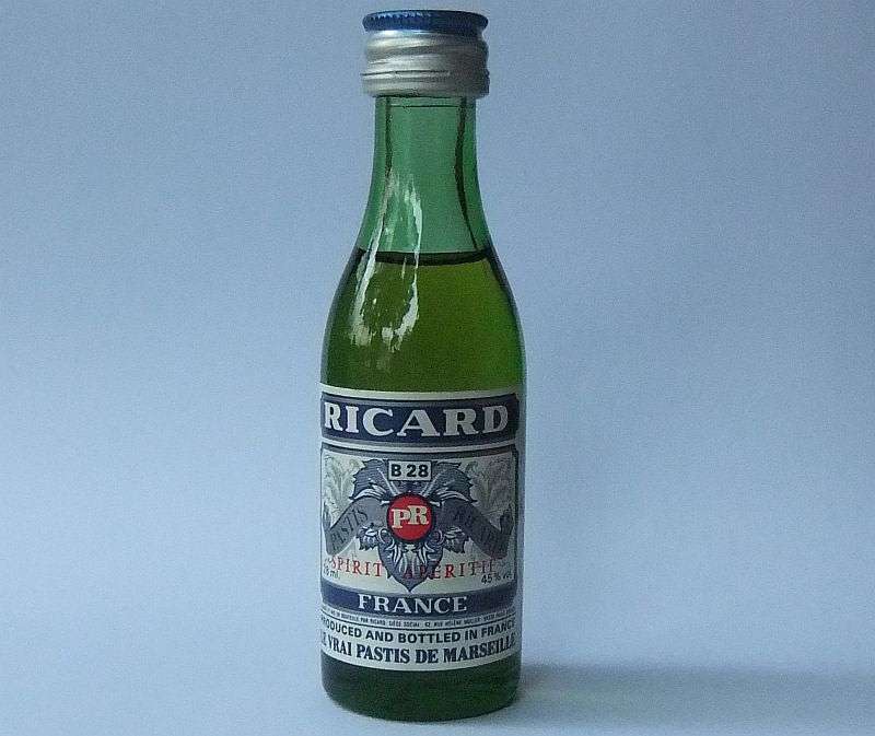 SEALED !! 28 ML VINTAGE MINIATURE !! 45 % ALCOHOL ..."" RICARD "" FRENCH SPIRIT ASPERITIF