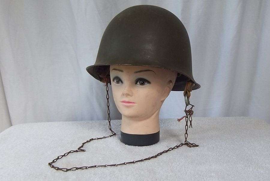 A VERY COOL AND TOTALLY USABLE VINTAGE ARMY HELMET !! STILL HAS ITS INNER LINING !! NICE FIND !!