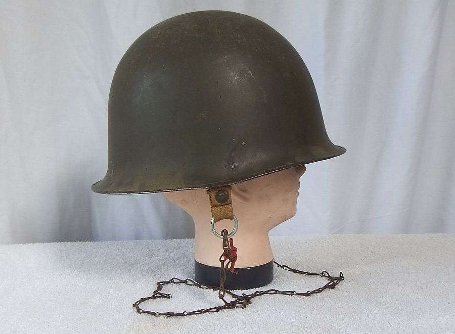 A VERY COOL AND TOTALLY USABLE VINTAGE ARMY HELMET !! STILL HAS ITS INNER LINING !! NICE FIND !!