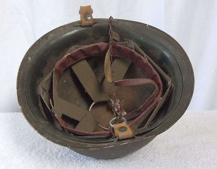 A VERY COOL AND TOTALLY USABLE VINTAGE ARMY HELMET !! STILL HAS ITS INNER LINING !! NICE FIND !!