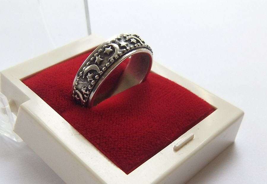 WOW !! MOON & STARS MOTIF !! A COOL SOLID STERLING SILVER "" SPINNER "" RING !! FREE COMBINING !!