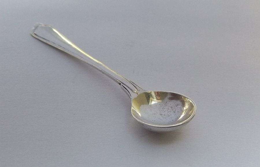 AN ADORABLE VINTAGE SOLID GERMAN SILVER "800" SALT SPOON !! EXCELLENT CONDITION !! FREE COMBINING !!
