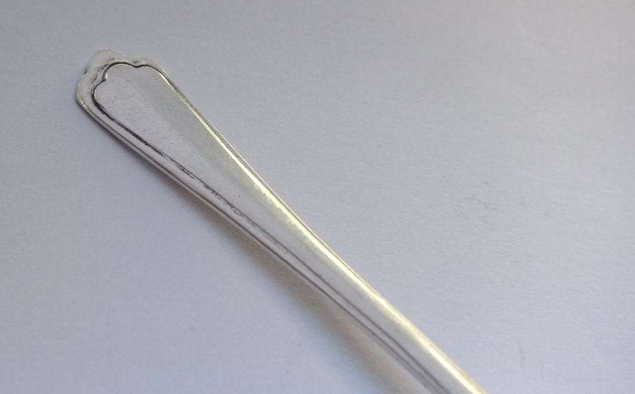 AN ADORABLE VINTAGE SOLID GERMAN SILVER "800" SALT SPOON !! EXCELLENT CONDITION !! FREE COMBINING !!