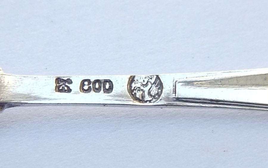 AN ADORABLE VINTAGE SOLID GERMAN SILVER "800" SALT SPOON !! EXCELLENT CONDITION !! FREE COMBINING !!