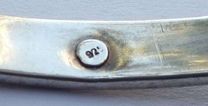 A GREAT QUALITY VINTAGE LOOK SOLID STERLING SILVER BANGLE WITH DECORATION !! FREE COMBINING !!