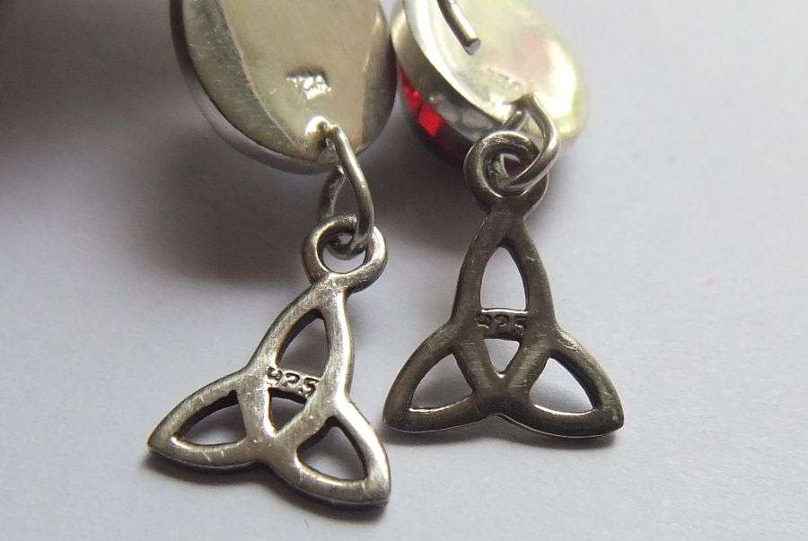 A STERLING SILVER PAIR OF EARRINGS WITH CABOCHON RED STONES AND CELTIC DECORATIONS !! FREE COMBINING
