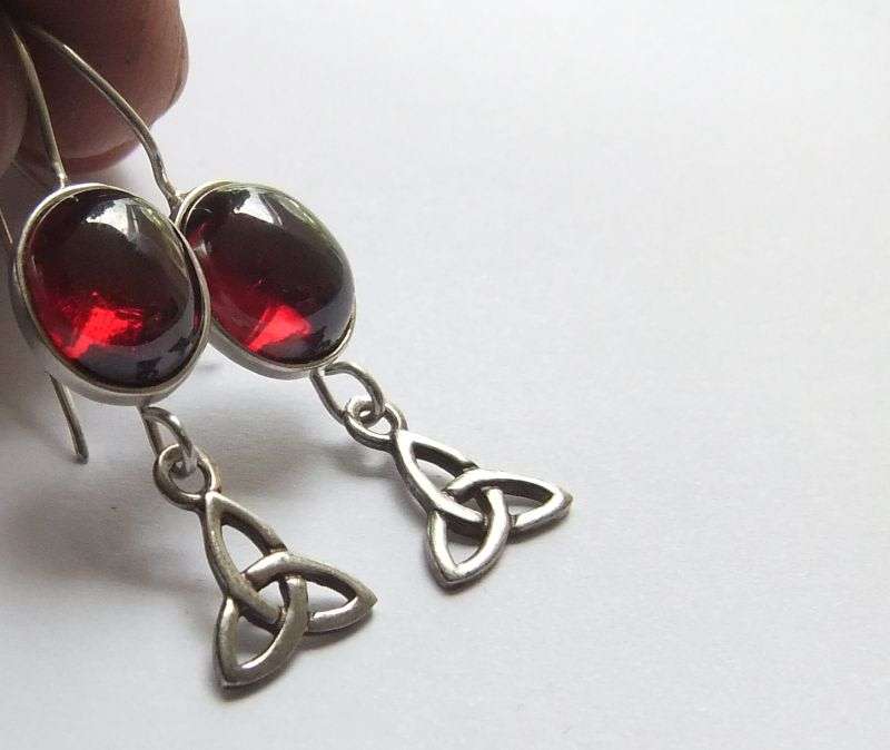 A STERLING SILVER PAIR OF EARRINGS WITH CABOCHON RED STONES AND CELTIC DECORATIONS !! FREE COMBINING