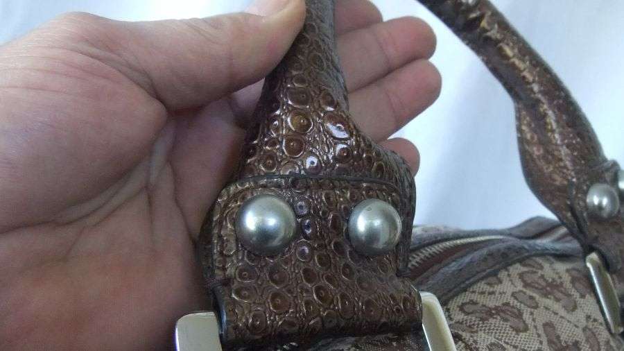 WOW !! A SUPERB QUALITY ORIGINAL "" GUESS "" HANDBAG IN EXCELLENT CONDITION !! LOVE IT !!