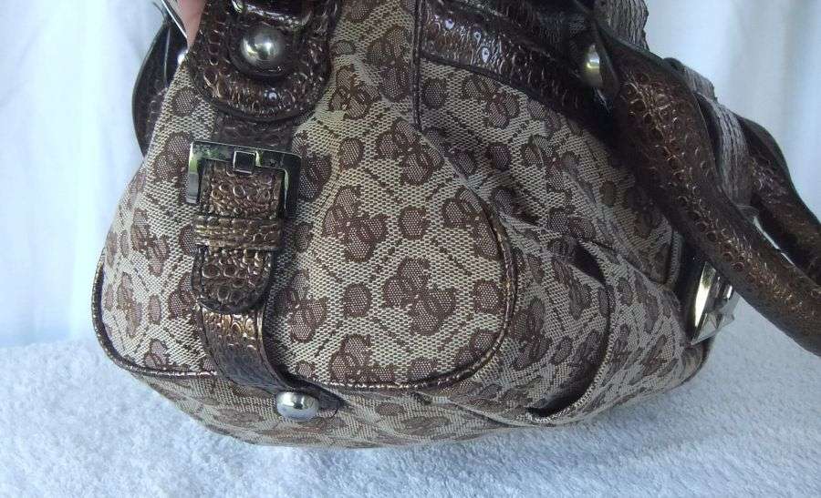 WOW !! A SUPERB QUALITY ORIGINAL "" GUESS "" HANDBAG IN EXCELLENT CONDITION !! LOVE IT !!