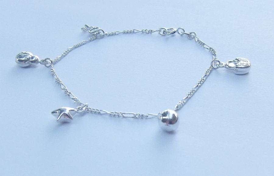 A LOVELY VINTAGE STYLE STERLING SILVER CHARM BRACELET WITH A FEW HOLLOW STARTER CHARMS !! SWEET !!