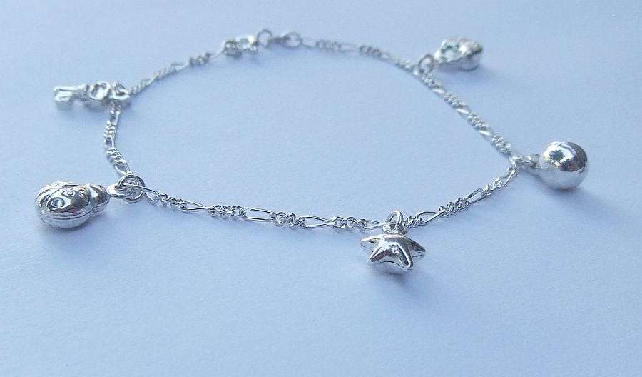 A LOVELY VINTAGE STYLE STERLING SILVER CHARM BRACELET WITH A FEW HOLLOW STARTER CHARMS !! SWEET !!