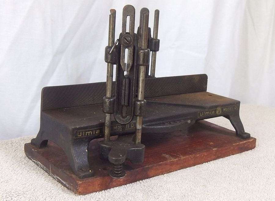 WOW !! AN ABSOLUTELY AWESOME OLD CARPENTERS MITRE BOX BY "" ULMIA MODELL D "" WITH FREE TOOL !!