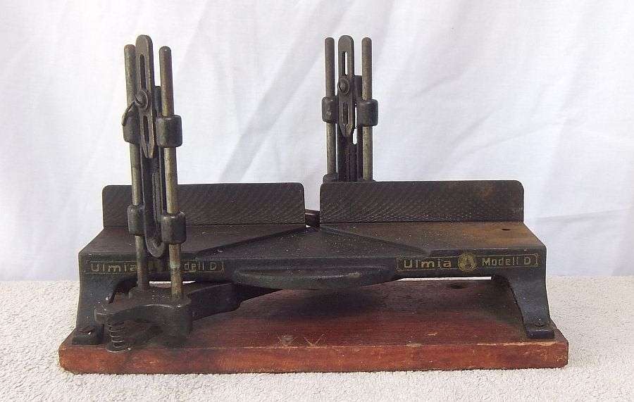 WOW !! AN ABSOLUTELY AWESOME OLD CARPENTERS MITRE BOX BY "" ULMIA MODELL D "" WITH FREE TOOL !!