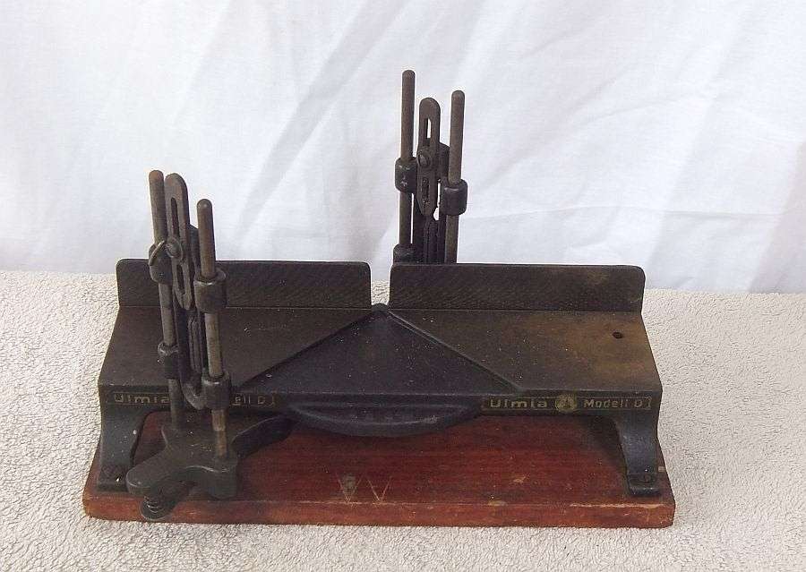 WOW !! AN ABSOLUTELY AWESOME OLD CARPENTERS MITRE BOX BY "" ULMIA MODELL D "" WITH FREE TOOL !!