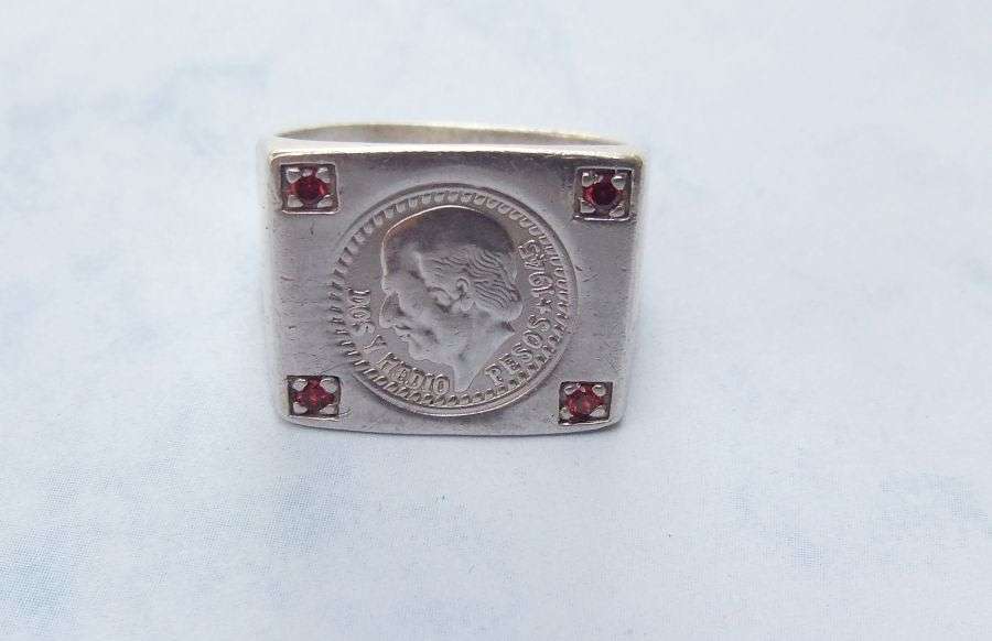 WOW !! A SUPERB VINTAGE LOOK SOLID STERLING SILVER COIN RING WITH 4 FACETED RUBY COLOR STONES !!