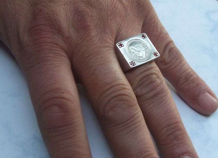 WOW !! A SUPERB VINTAGE LOOK SOLID STERLING SILVER COIN RING WITH 4 FACETED RUBY COLOR STONES !!