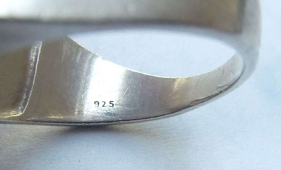 WOW !! A SUPERB VINTAGE LOOK SOLID STERLING SILVER COIN RING WITH 4 FACETED RUBY COLOR STONES !!