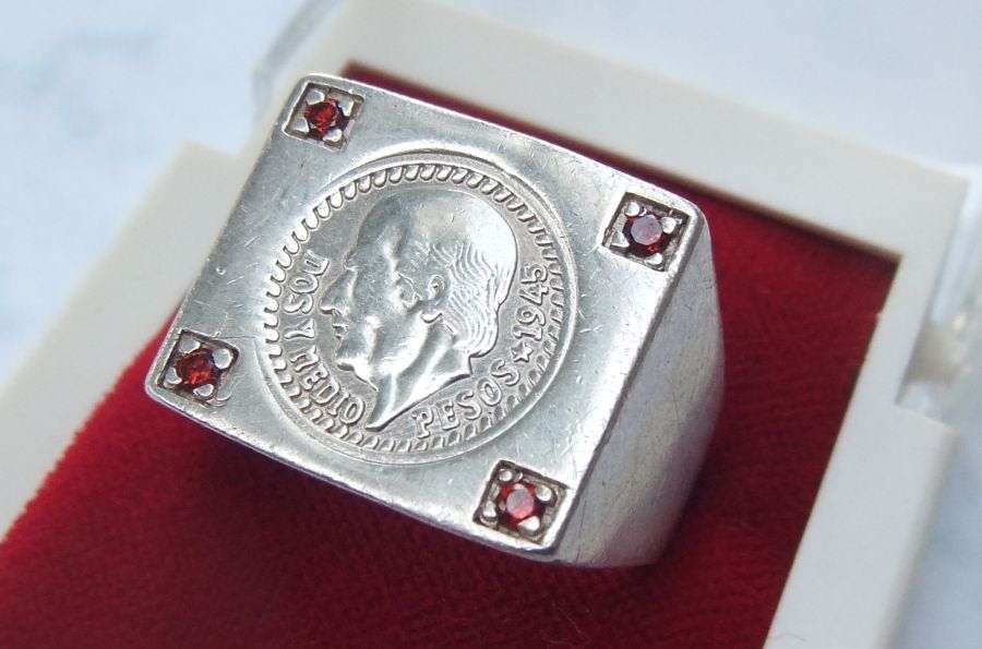 WOW !! A SUPERB VINTAGE LOOK SOLID STERLING SILVER COIN RING WITH 4 FACETED RUBY COLOR STONES !!