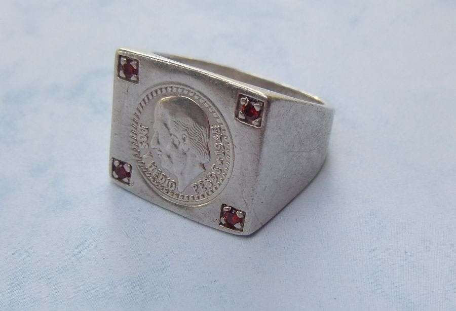 WOW !! A SUPERB VINTAGE LOOK SOLID STERLING SILVER COIN RING WITH 4 FACETED RUBY COLOR STONES !!