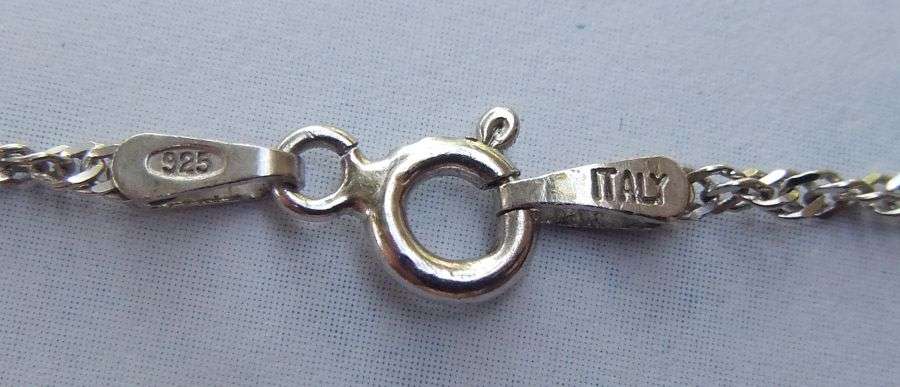 EYE CATCHER !! A SOLID STERLING SILVER SUN SHAPED MULTI COLORED PENDANT AND SILVER NECKLACE !! WOW !