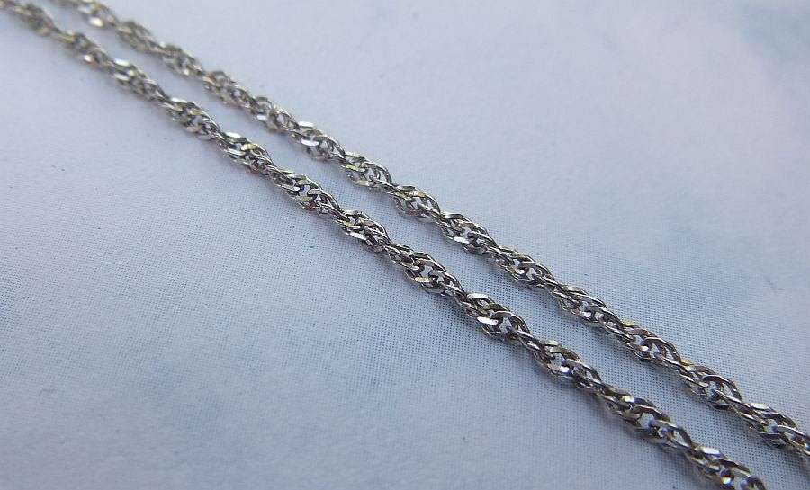 EYE CATCHER !! A SOLID STERLING SILVER SUN SHAPED MULTI COLORED PENDANT AND SILVER NECKLACE !! WOW !