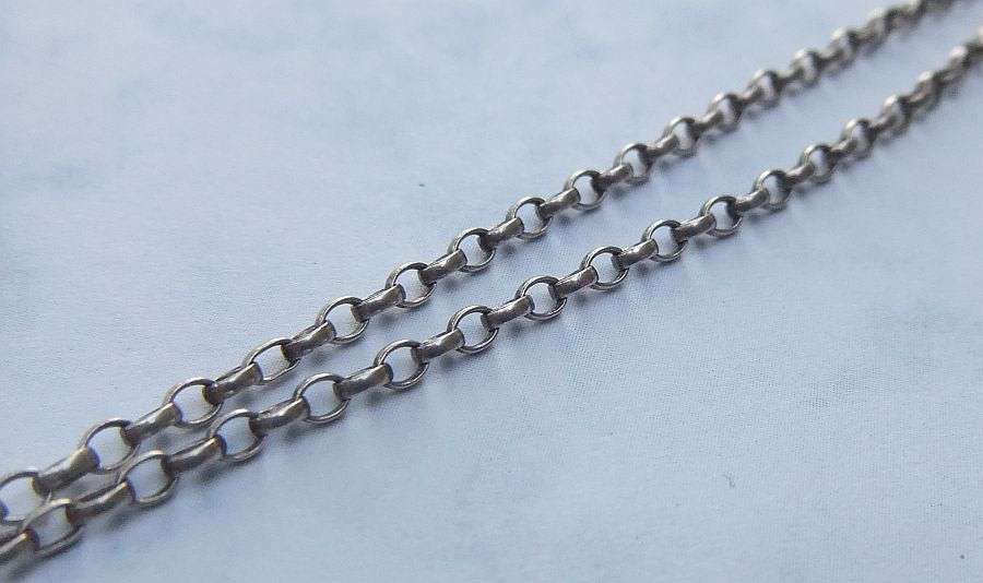 A BIGGER THAN USUAL DETAILED STERLING SILVER ST. CHRISTOPHER PENDANT AND HALLMARKED SILVER NECKLACE