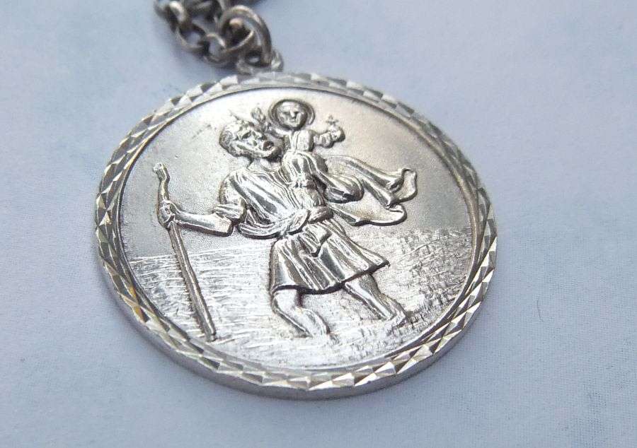 A BIGGER THAN USUAL DETAILED STERLING SILVER ST. CHRISTOPHER PENDANT AND HALLMARKED SILVER NECKLACE