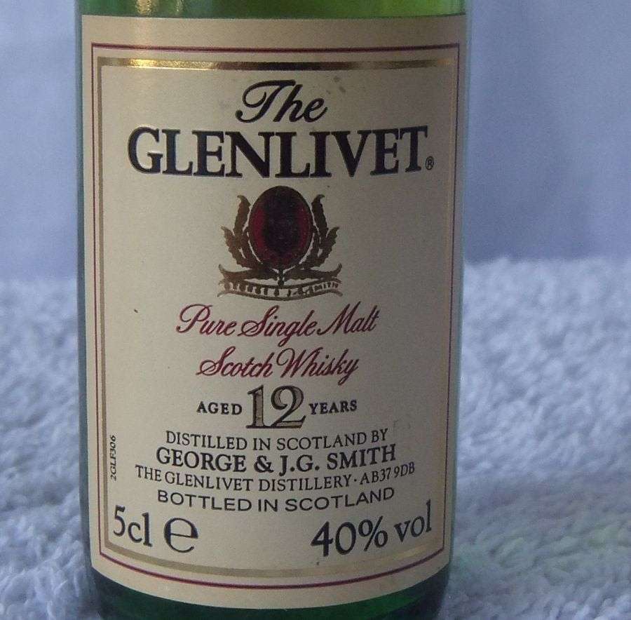 SEALED !! GLENLIVET SCOTCH WHISKY !! 50 ML VINTAGE MINIATURE !! 40 % ALCOHOL !! FREE COMBINING !!