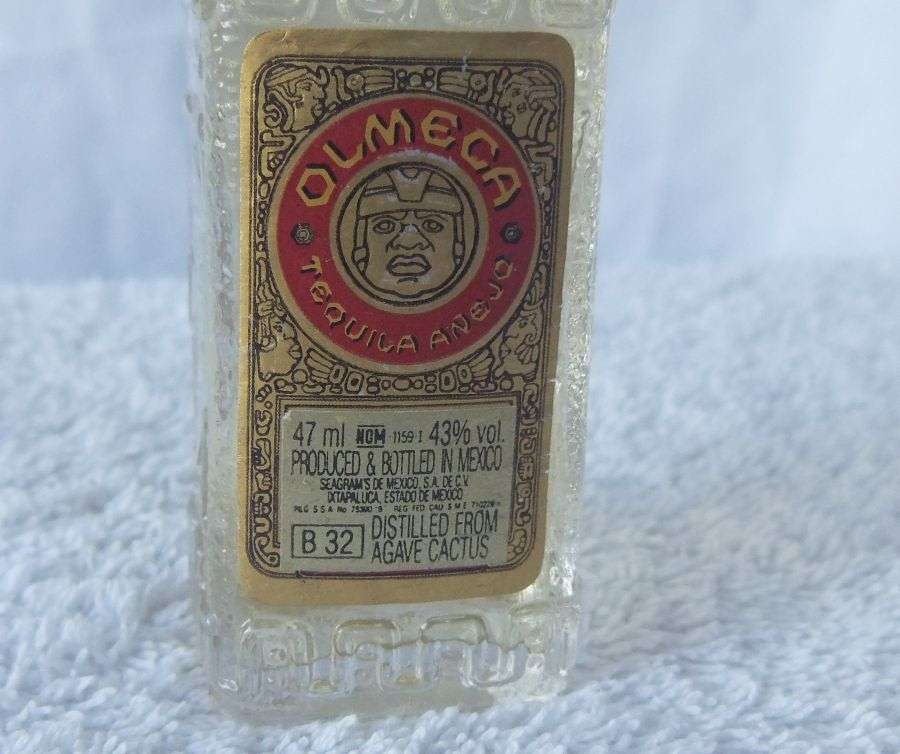 SEALED !! OLMECA GOLD TEQUILA EXPORT !! 47 ML VINTAGE MINIATURE !! 43 % ALCOHOL !! FREE COMBINING !!