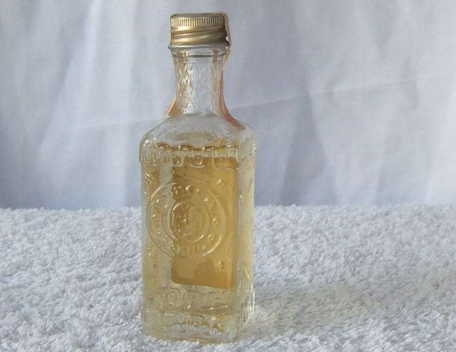 SEALED !! OLMECA GOLD TEQUILA EXPORT !! 47 ML VINTAGE MINIATURE !! 43 % ALCOHOL !! FREE COMBINING !!