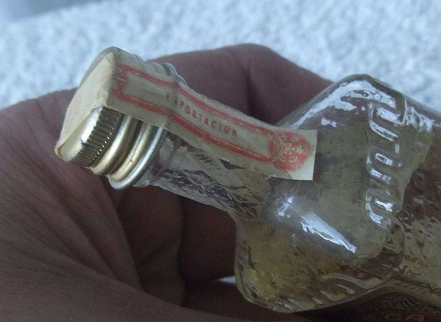 SEALED !! OLMECA GOLD TEQUILA EXPORT !! 47 ML VINTAGE MINIATURE !! 43 % ALCOHOL !! FREE COMBINING !!