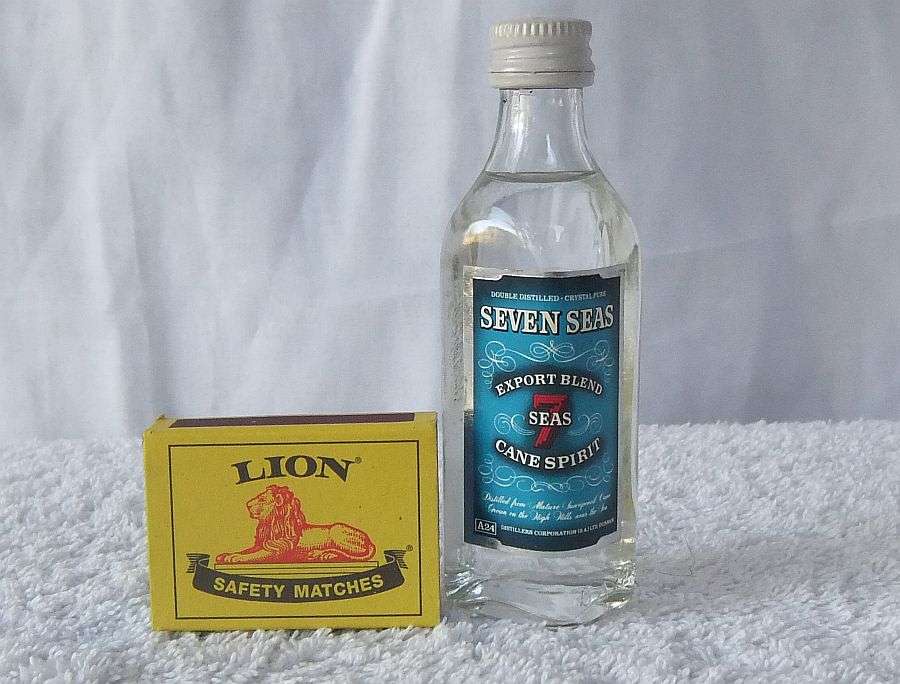 SEALED !! SEVEN SEAS CANE SPIRIT !! 50 ML VINTAGE MINIATURE !! 33 % ALCOHOL !! FREE COMBINING !!