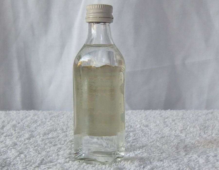 SEALED !! SEVEN SEAS CANE SPIRIT !! 50 ML VINTAGE MINIATURE !! 33 % ALCOHOL !! FREE COMBINING !!