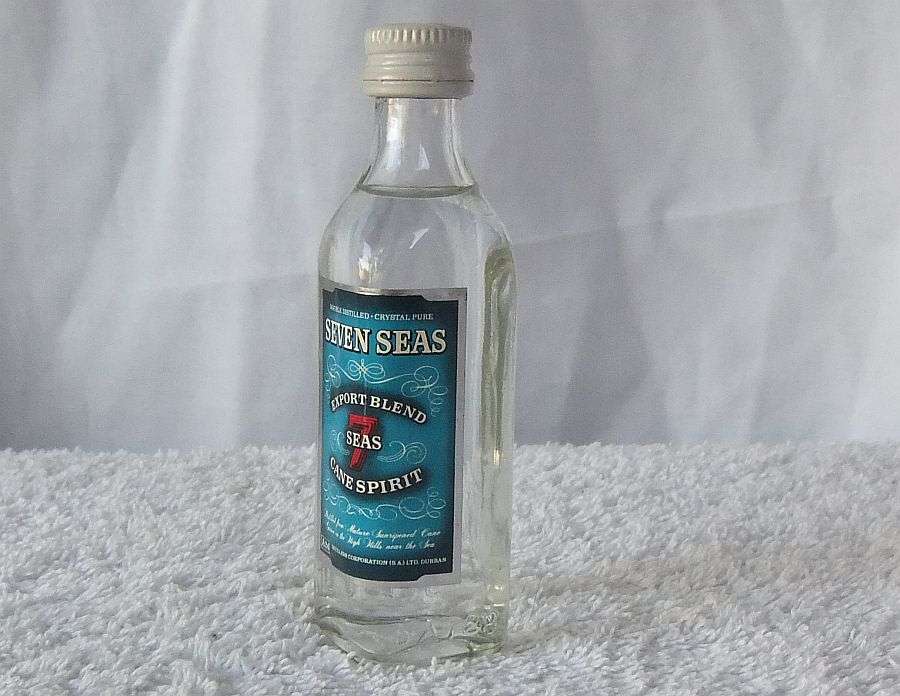 SEALED !! SEVEN SEAS CANE SPIRIT !! 50 ML VINTAGE MINIATURE !! 33 % ALCOHOL !! FREE COMBINING !!